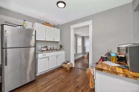 Kitchen - 5627 Bramble Ave, Cincinnati, OH 45227 photo 4 of 5