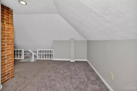 Bedroom - 5627 Bramble Ave, Cincinnati, OH 45227 photo 6 of 9