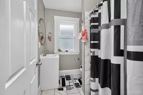 Bath - 5627 Bramble Ave, Cincinnati, OH 45227 photo 2 of 3
