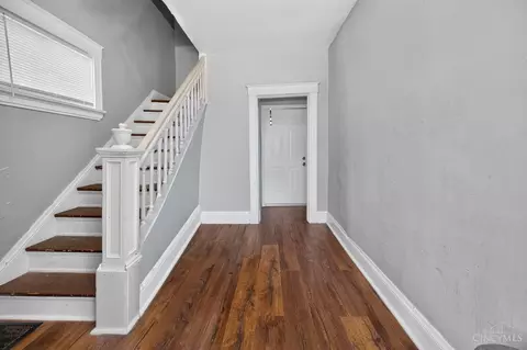 Entry Way - 5627 Bramble Ave, Cincinnati, OH 45227 photo 1 of 4