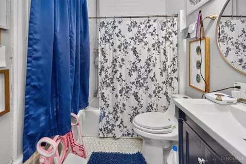 Bath - 5627 Bramble Ave, Cincinnati, OH 45227 photo 1 of 3
