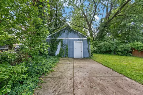 Exterior - 5627 Bramble Ave, Cincinnati, OH 45227 photo 5 of 6