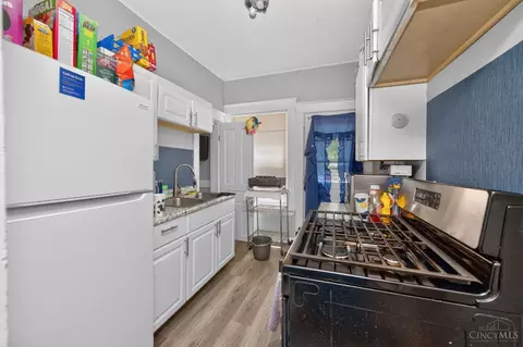 Kitchen - 5627 Bramble Ave, Cincinnati, OH 45227 photo 1 of 5
