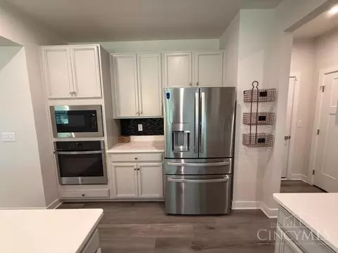 Kitchen - 1214 Millstream Dr, Amelia, OH 45102 photo 4 of 6