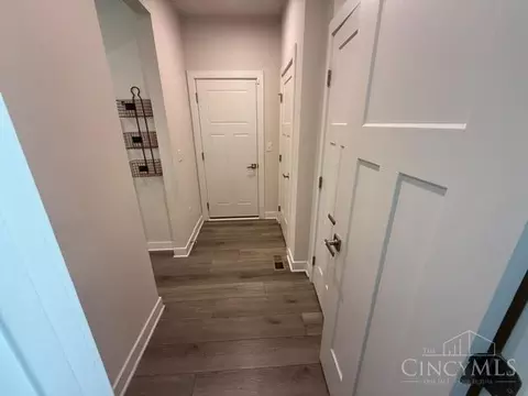Entry Way - 1214 Millstream Dr, Amelia, OH 45102 photo 4 of 5