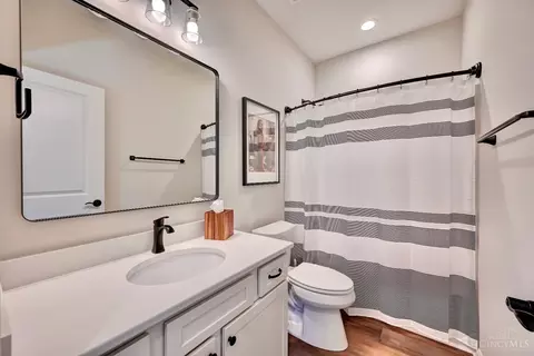 Bath - 962 Larkspur Dr, Morrow, OH 45152 photo 4 of 5