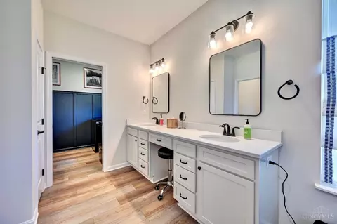 Bath - 962 Larkspur Dr, Morrow, OH 45152 photo 2 of 5