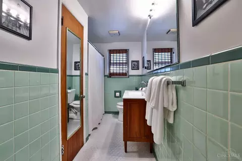 Bath - 4572 Vermona Dr, Cincinnati, OH 45245 photo 2 of 2