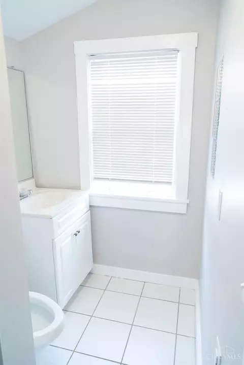 Bath - 21 E St, Hamilton, OH 45013 photo 2 of 2
