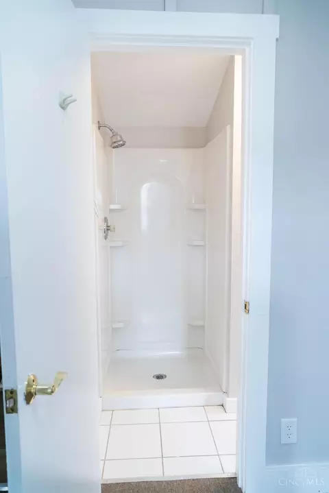 Bath - 21 E St, Hamilton, OH 45013 photo 1 of 2