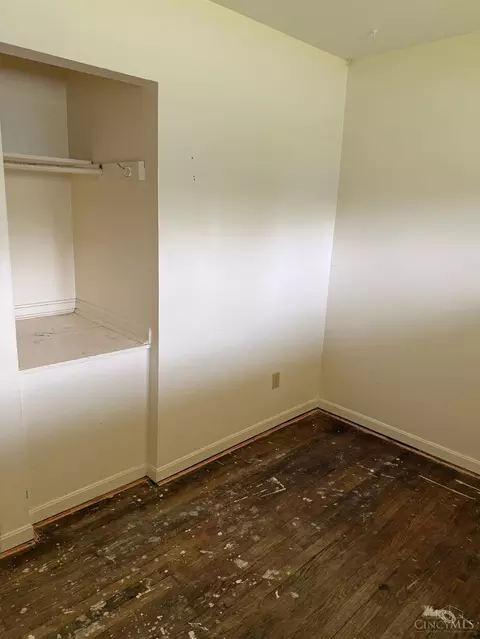Bedroom - 1320 Madeleine Cir, Cincinnati, OH 45231 photo 5 of 6