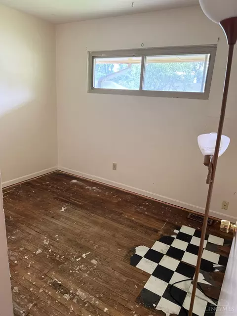 Bedroom - 1320 Madeleine Cir, Cincinnati, OH 45231 photo 6 of 6