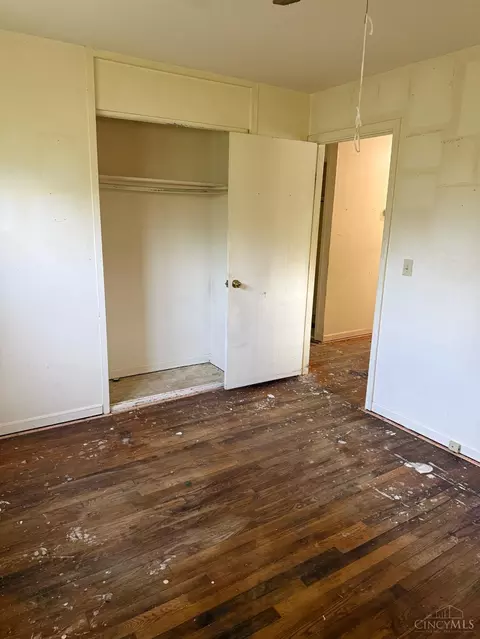 Bedroom - 1320 Madeleine Cir, Cincinnati, OH 45231 photo 3 of 6