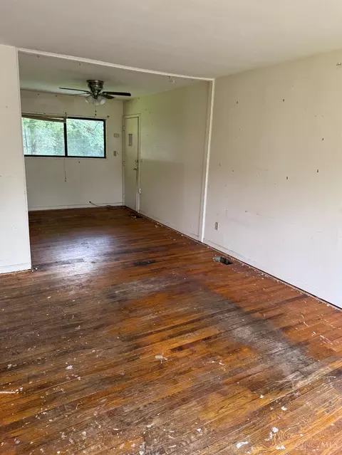 Living - 1320 Madeleine Cir, Cincinnati, OH 45231 photo 1 of 3