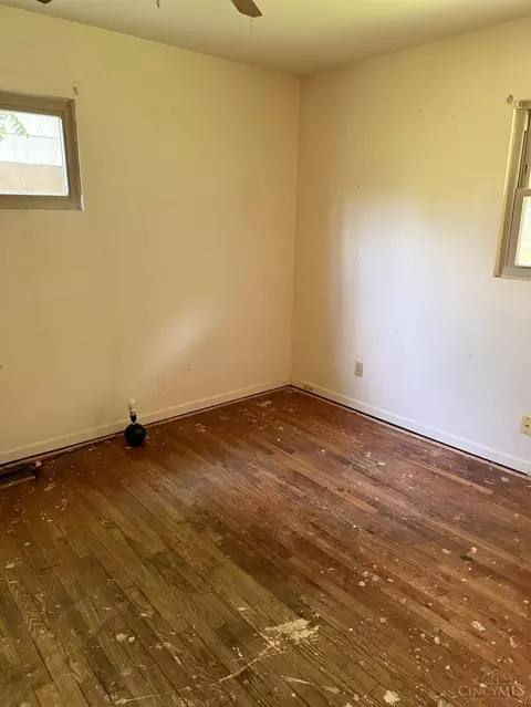 Bedroom - 1320 Madeleine Cir, Cincinnati, OH 45231 photo 1 of 6