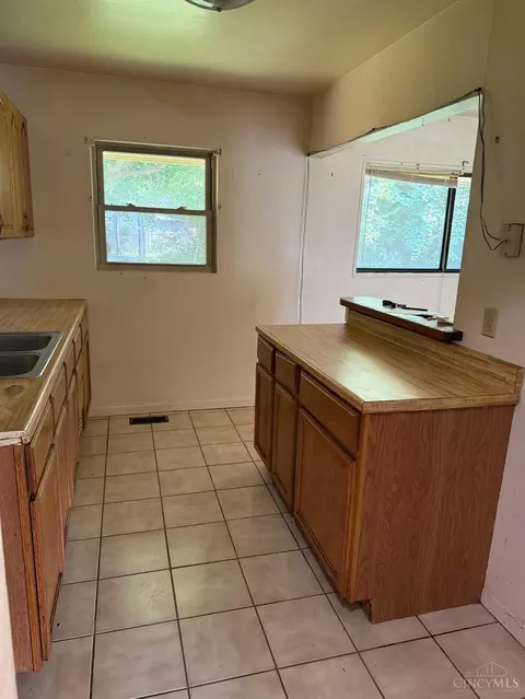 Kitchen - 1320 Madeleine Cir, Cincinnati, OH 45231 photo 3 of 3