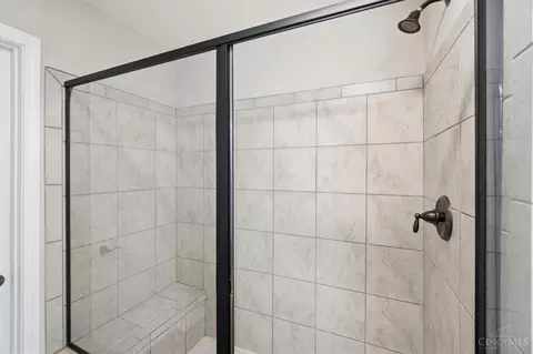 Bath - 5389 Valley View Dr, Morrow, OH 45152 photo 2 of 6