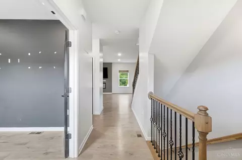Entry Way - 5389 Valley View Dr, Morrow, OH 45152 photo 2 of 10