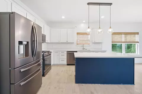 Kitchen - 5389 Valley View Dr, Morrow, OH 45152 photo 2 of 7