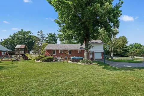 Exterior - 4656 Old Beechwood Rd, Cincinnati, OH 45244 photo 2 of 11