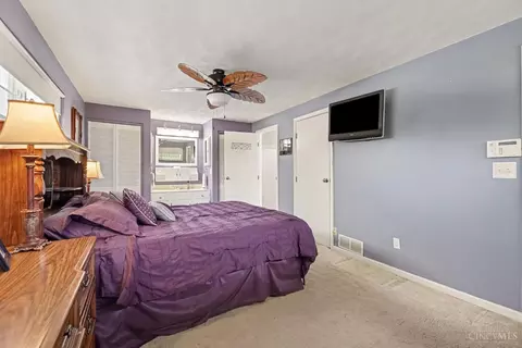 Bedroom - 4656 Old Beechwood Rd, Cincinnati, OH 45244 photo 2 of 5