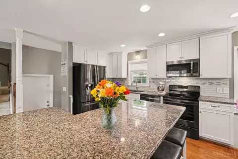 Kitchen - 4656 Old Beechwood Rd, Cincinnati, OH 45244 photo 3 of 3