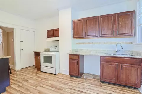Kitchen - 741 Mcpherson Ave, Cincinnati, OH 45205 photo 2 of 3