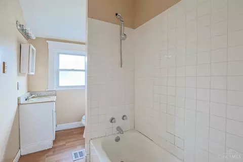 Bath - 741 Mcpherson Ave, Cincinnati, OH 45205 photo 2 of 2