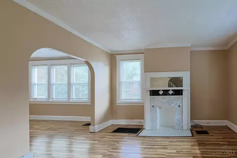 Living - 741 Mcpherson Ave, Cincinnati, OH 45205 photo 2 of 6