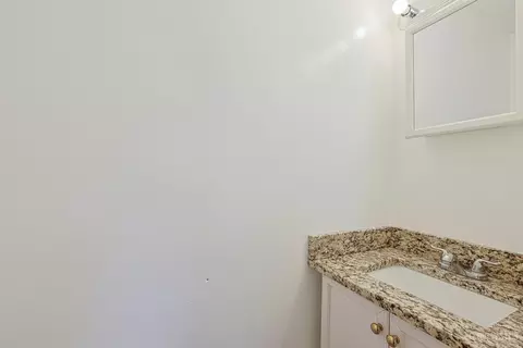 Bath - 741 Mcpherson Ave, Cincinnati, OH 45205 photo 1 of 2