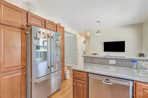 Kitchen - 8294 Daly Rd, Cincinnati, OH 45231 photo 2 of 2