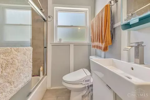 Bath - 8294 Daly Rd, Cincinnati, OH 45231 photo 1 of 2