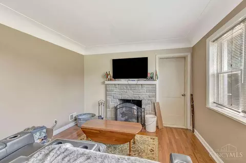 Living - 8294 Daly Rd, Cincinnati, OH 45231 photo 1 of 2