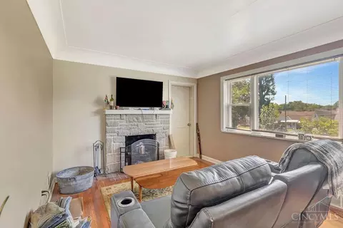 Living - 8294 Daly Rd, Cincinnati, OH 45231 photo 2 of 2