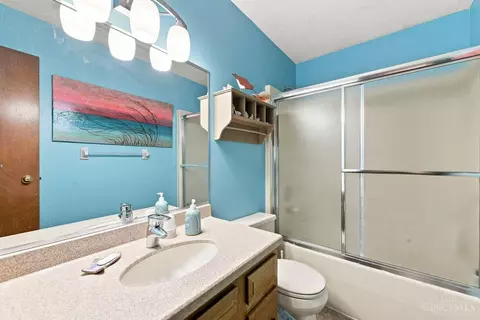 Bath - 9233 Meadow Dr, Maineville, OH 45039 photo 3 of 3