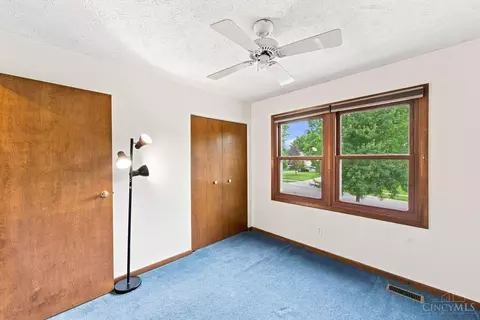 Bedroom - 9233 Meadow Dr, Maineville, OH 45039 photo 8 of 12