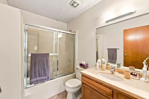 Bath - 9233 Meadow Dr, Maineville, OH 45039 photo 2 of 3