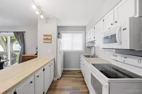 Kitchen - 834 Holyoke Dr, Forest Park, OH 45240 photo 3 of 5