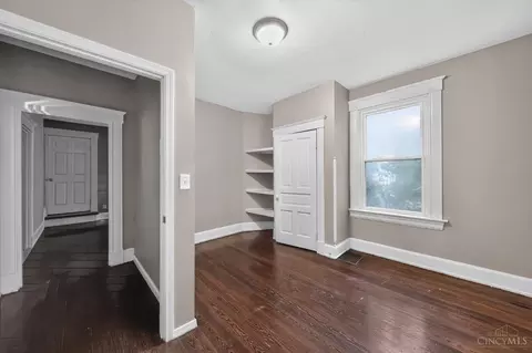 Entry Way - 7412 Elizabeth St, Mount Healthy, OH 45231 photo 2 of 5