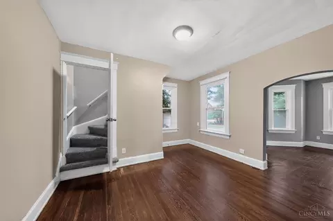 Entry Way - 7412 Elizabeth St, Mount Healthy, OH 45231 photo 1 of 5