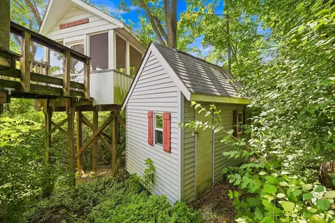 Exterior - 6583 Schweitzerhoff Rd, Cincinnati, OH 45247 photo 8 of 10