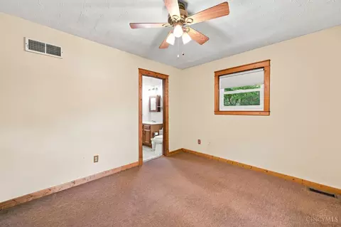 Bedroom - 6583 Schweitzerhoff Rd, Cincinnati, OH 45247 photo 5 of 7