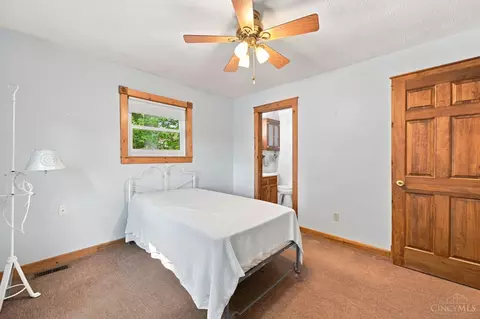 Bedroom - 6583 Schweitzerhoff Rd, Cincinnati, OH 45247 photo 6 of 7