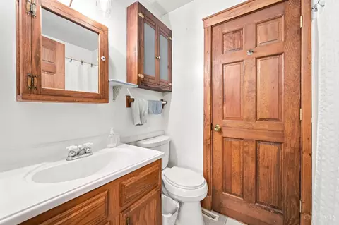 Bath - 6583 Schweitzerhoff Rd, Cincinnati, OH 45247 photo 2 of 3