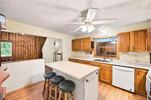 Kitchen - 6583 Schweitzerhoff Rd, Cincinnati, OH 45247 photo 2 of 4