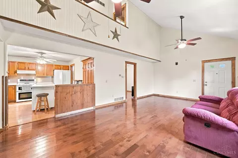 Living - 6583 Schweitzerhoff Rd, Cincinnati, OH 45247 photo 3 of 4