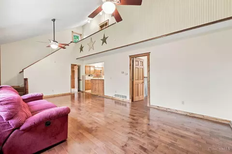 Living - 6583 Schweitzerhoff Rd, Cincinnati, OH 45247 photo 2 of 4