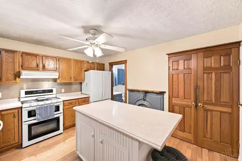 Kitchen - 6583 Schweitzerhoff Rd, Cincinnati, OH 45247 photo 1 of 4