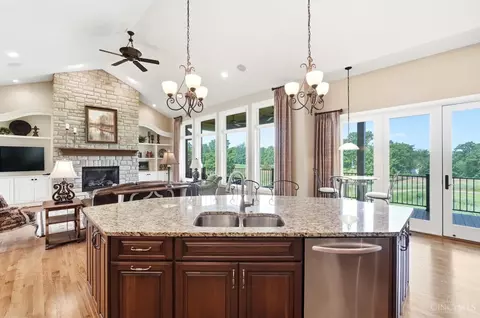 Kitchen - 5184 Emerald View Dr, Hamilton Township, OH 45039 photo 5 of 8