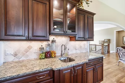 Kitchen - 5184 Emerald View Dr, Hamilton Township, OH 45039 photo 6 of 8